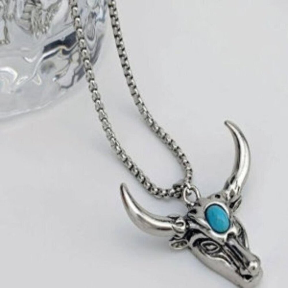 Silver Alloy Bull Head  Western  Vintage Pendant Necklace With Turquoise